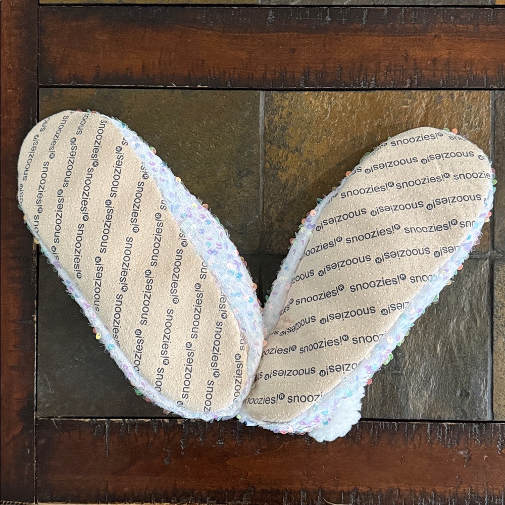 Snoozies! White Sequin Machine Washable NonSkid Soles Sherpa Lined Slippers-9/10 - Picture 8 of 8
